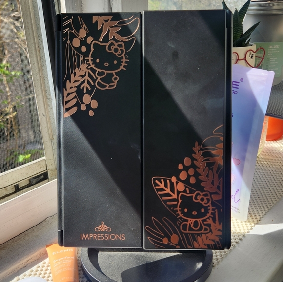 Hello Kitty Mirror - Picture 3 of 4